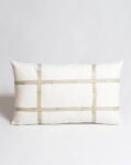 COJIN BORDADO BAMBOO RECTANGULAR BLANCO/ARENA