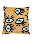 COJIN VELVET OJOS GOLD