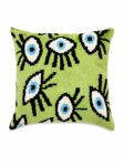 COJIN VELVET OJOS VERDE